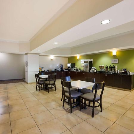 Sleep Inn & Suites Колби Екстериор снимка