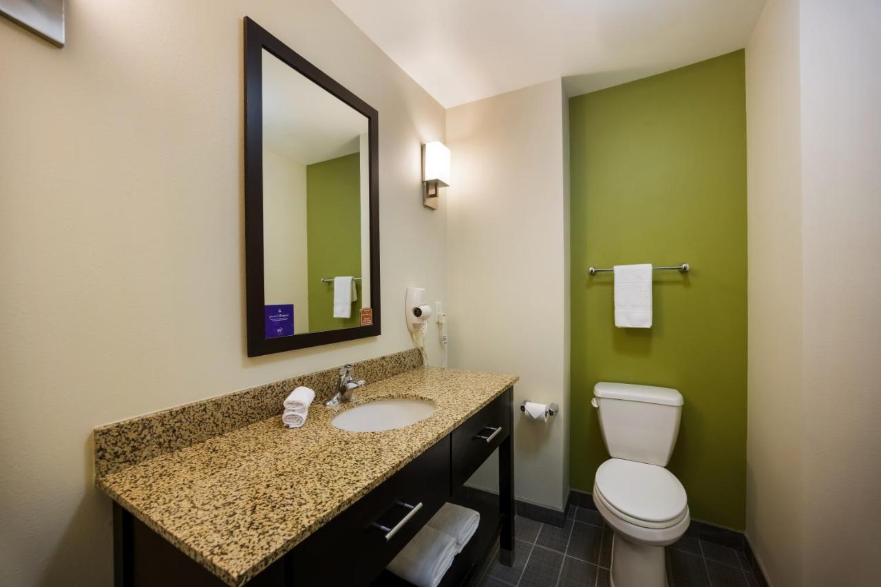 Sleep Inn & Suites Колби Екстериор снимка
