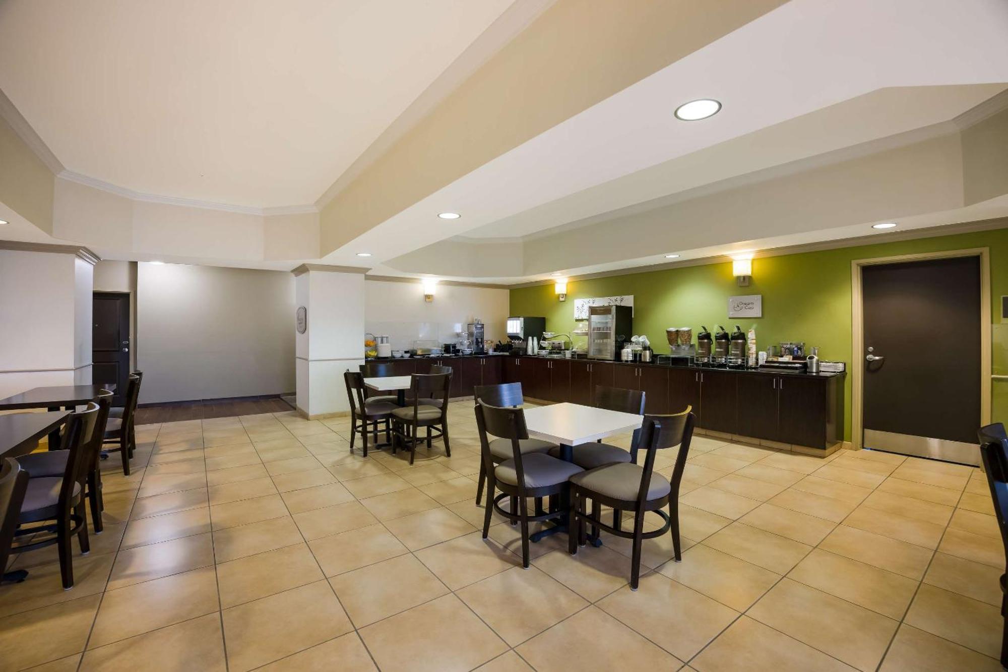 Sleep Inn & Suites Колби Екстериор снимка