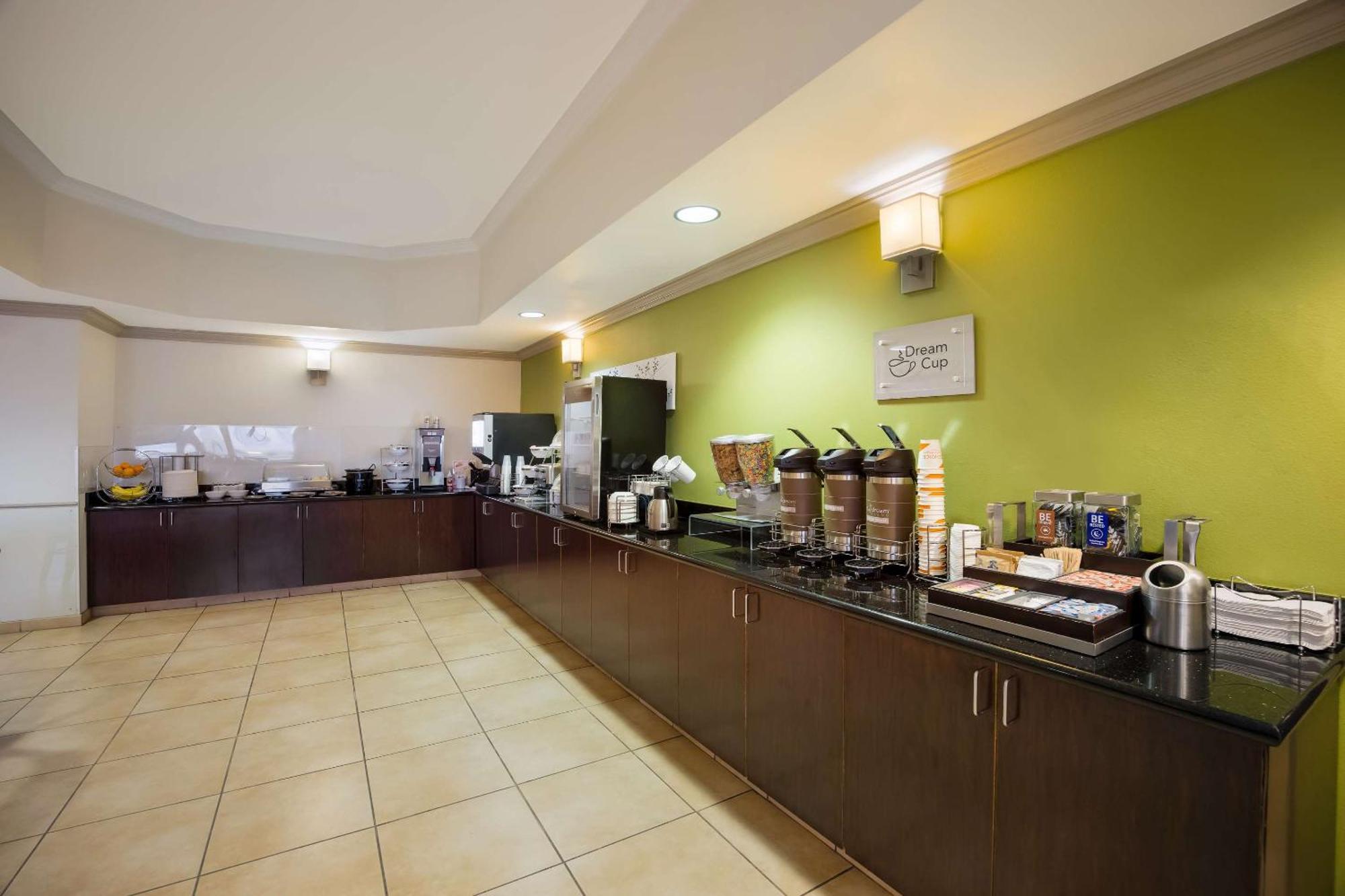 Sleep Inn & Suites Колби Екстериор снимка