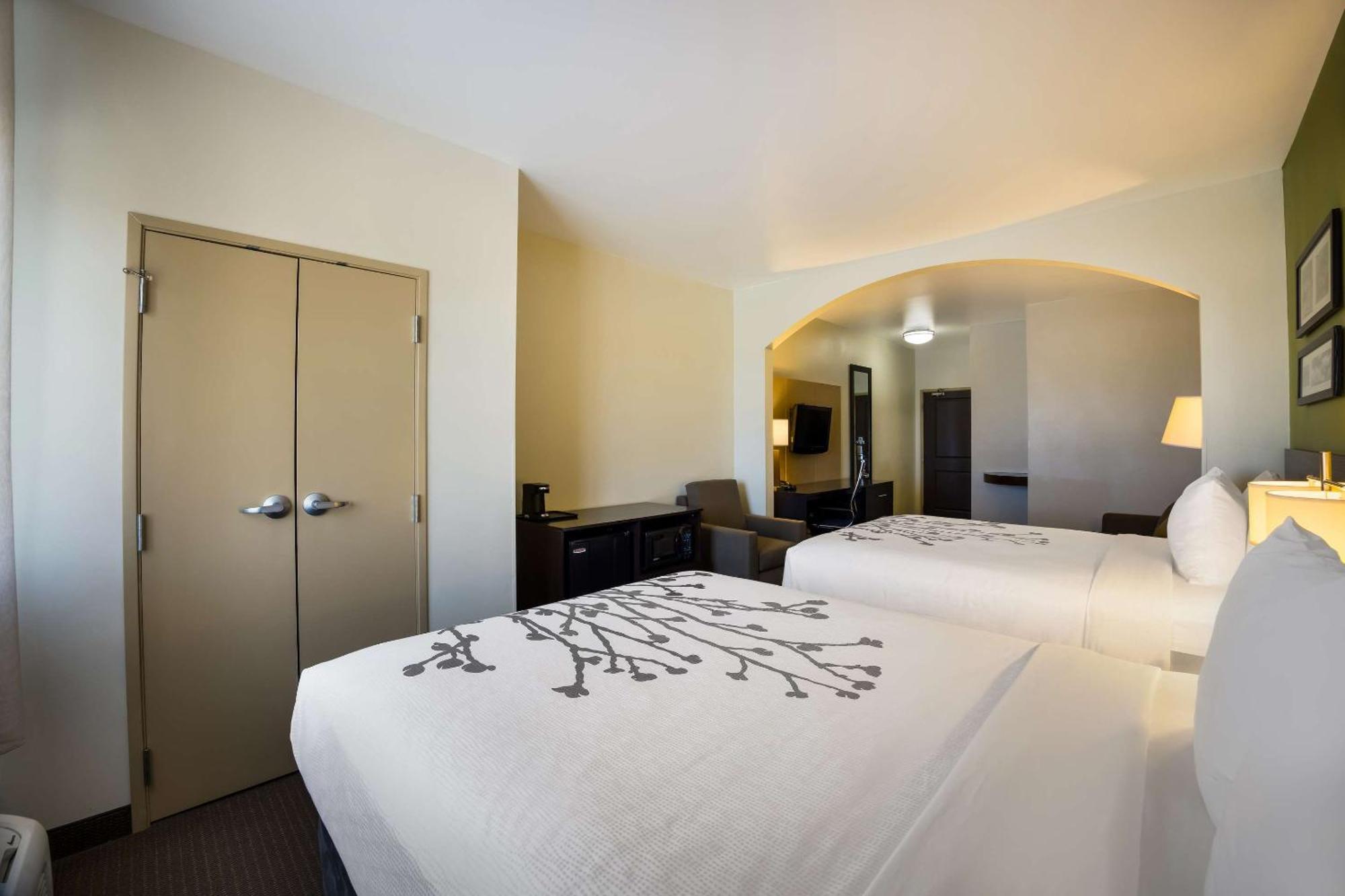 Sleep Inn & Suites Колби Екстериор снимка