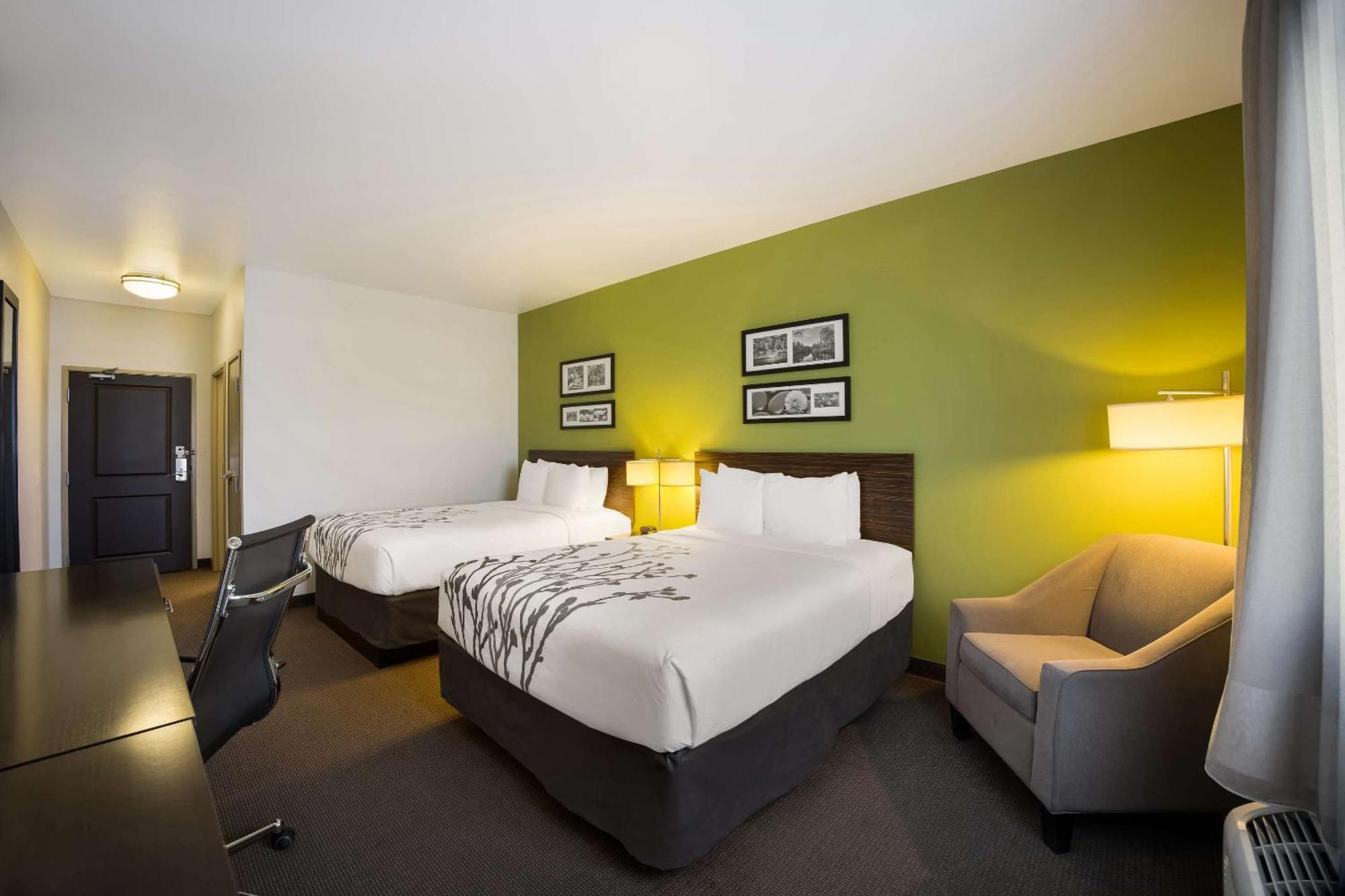 Sleep Inn & Suites Колби Екстериор снимка