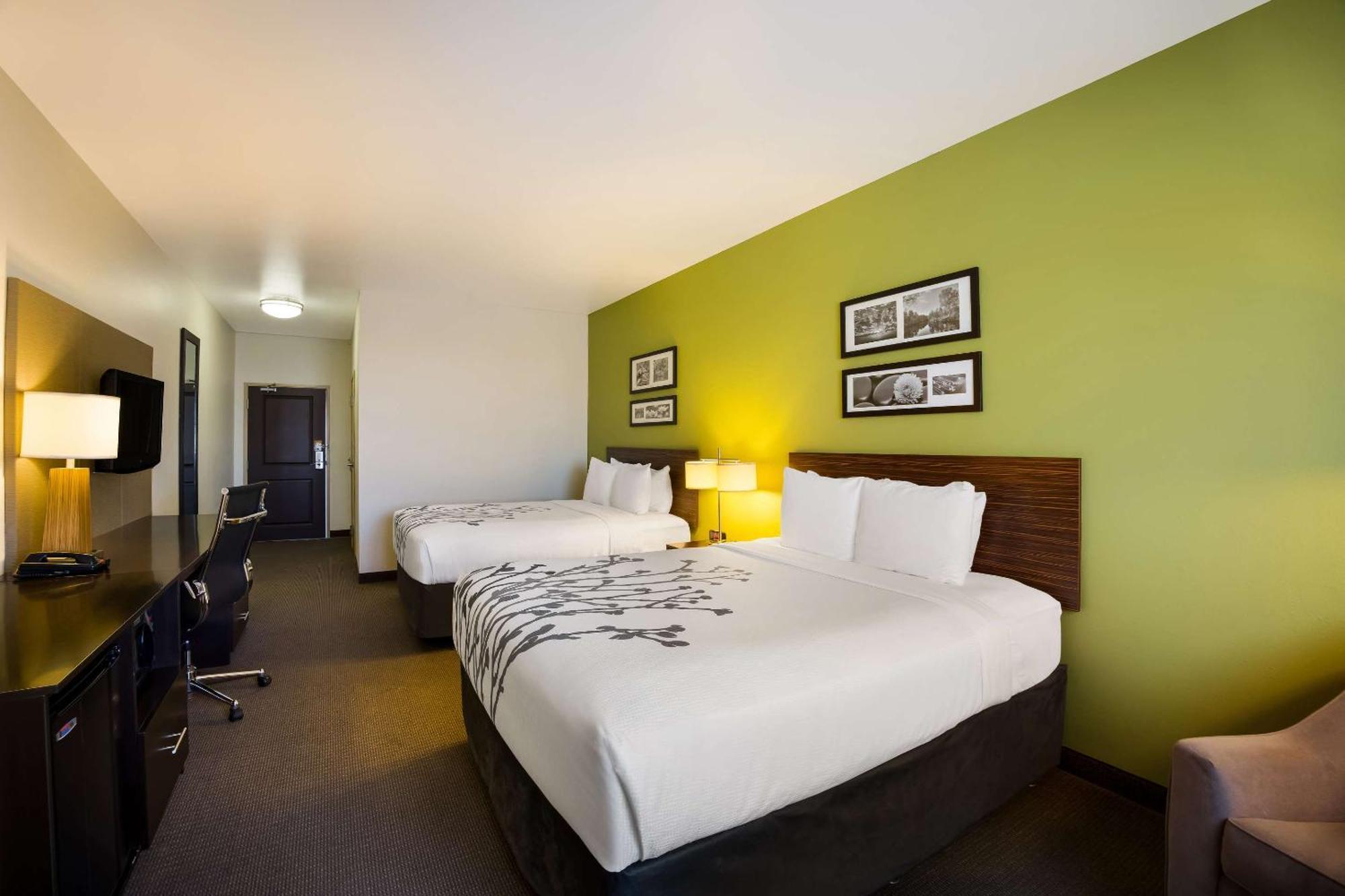 Sleep Inn & Suites Колби Екстериор снимка