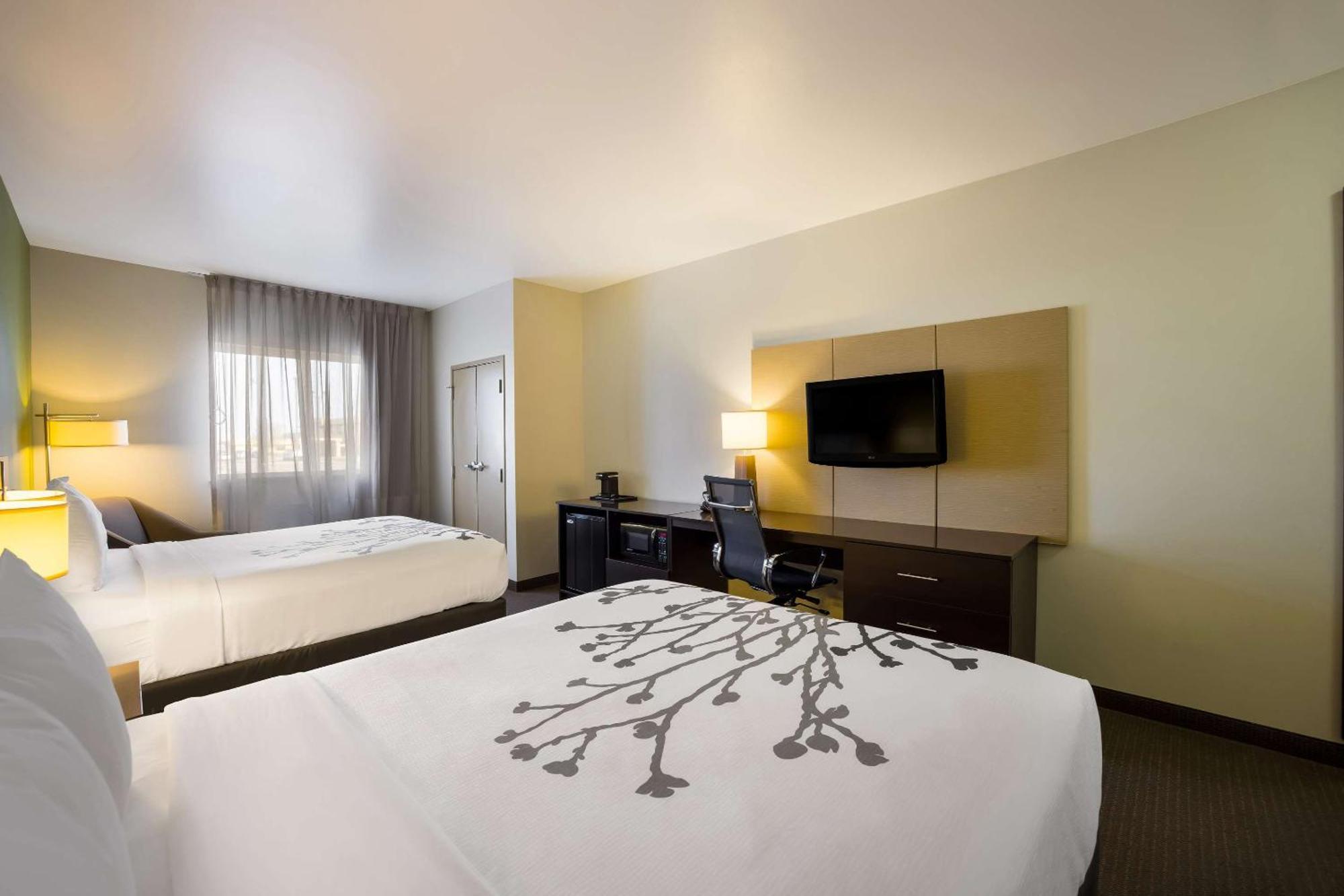 Sleep Inn & Suites Колби Екстериор снимка