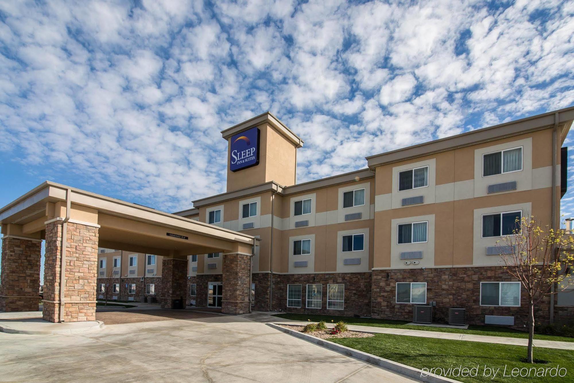 Sleep Inn & Suites Колби Екстериор снимка