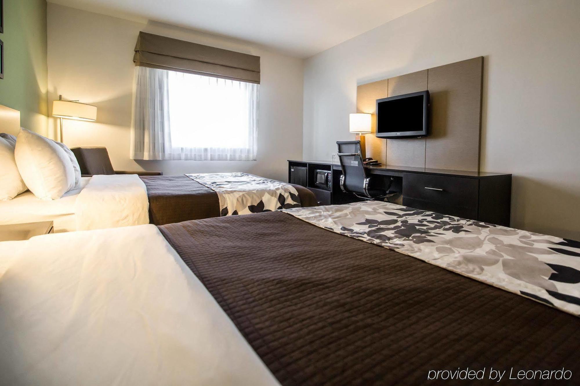 Sleep Inn & Suites Колби Екстериор снимка
